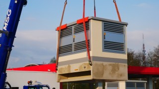 Anlieferung einer Trafostation Anlieferung einer Trafostation