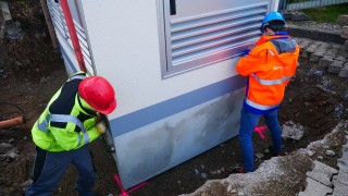 Ausrichtung einer Trafostation Ausrichtung einer Trafostation